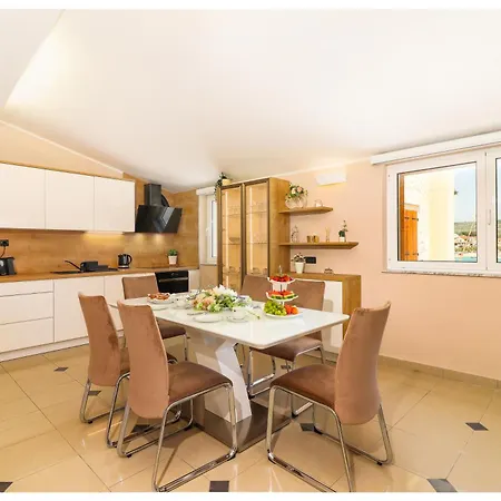 Apartment Luxury Penthouse Roberta
