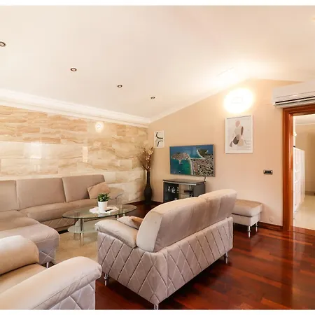 Luxury Penthouse Roberta Apartment