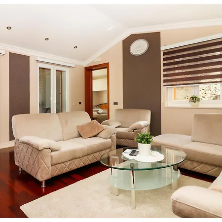 Luxury Penthouse Roberta *